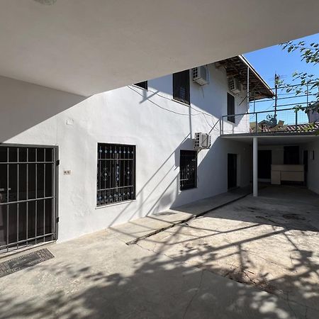 Onetwosleep Guesthouse Shkoder Exterior photo