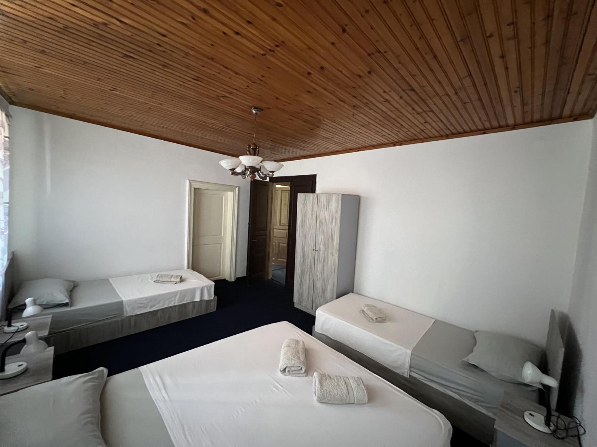 Onetwosleep Guesthouse Shkoder Exterior photo
