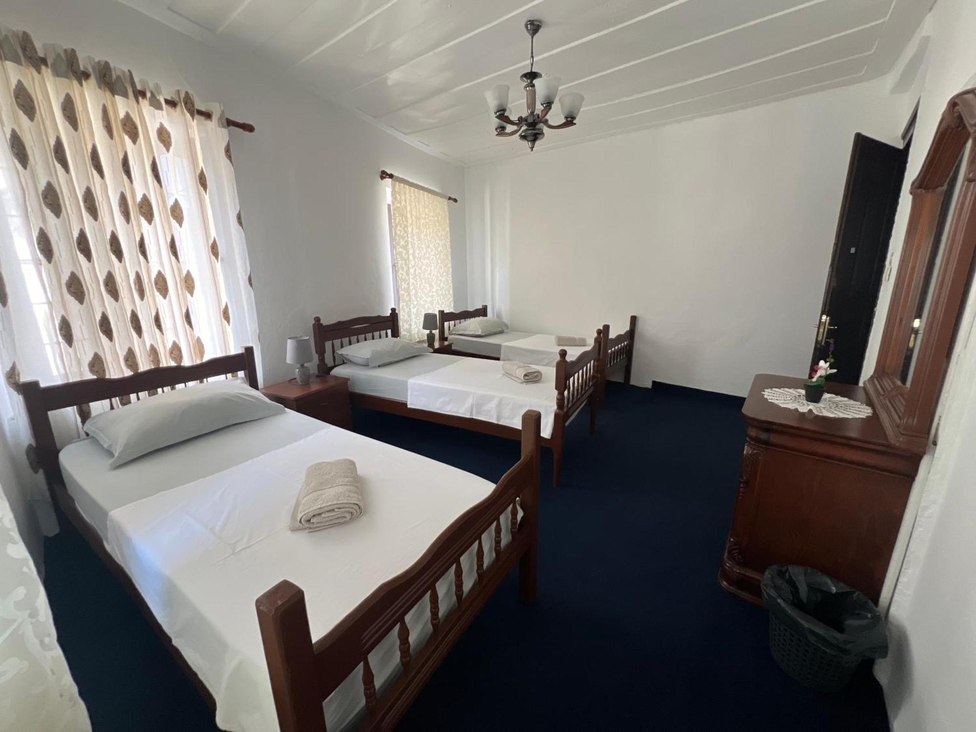 Onetwosleep Guesthouse Shkoder Exterior photo
